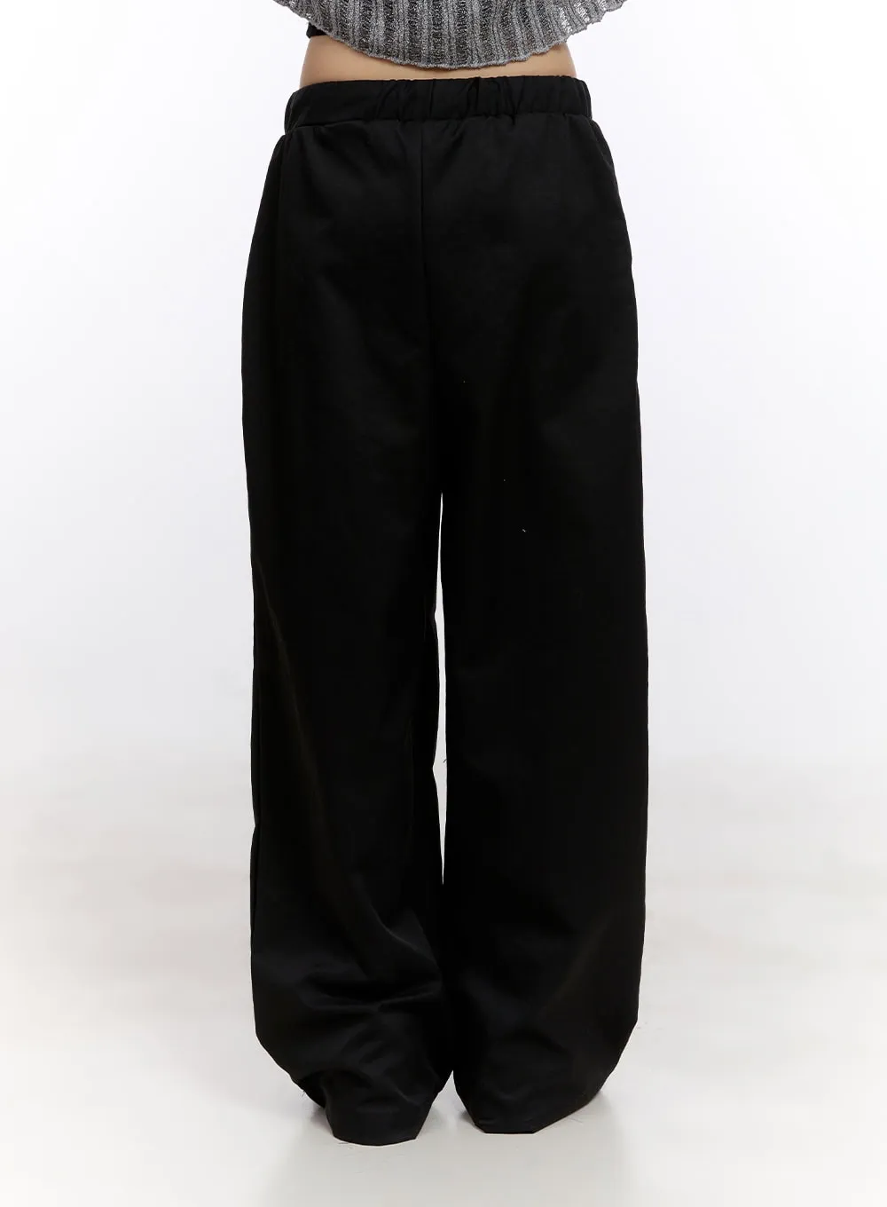 Essential Wide-Fit Sweatpants CF511