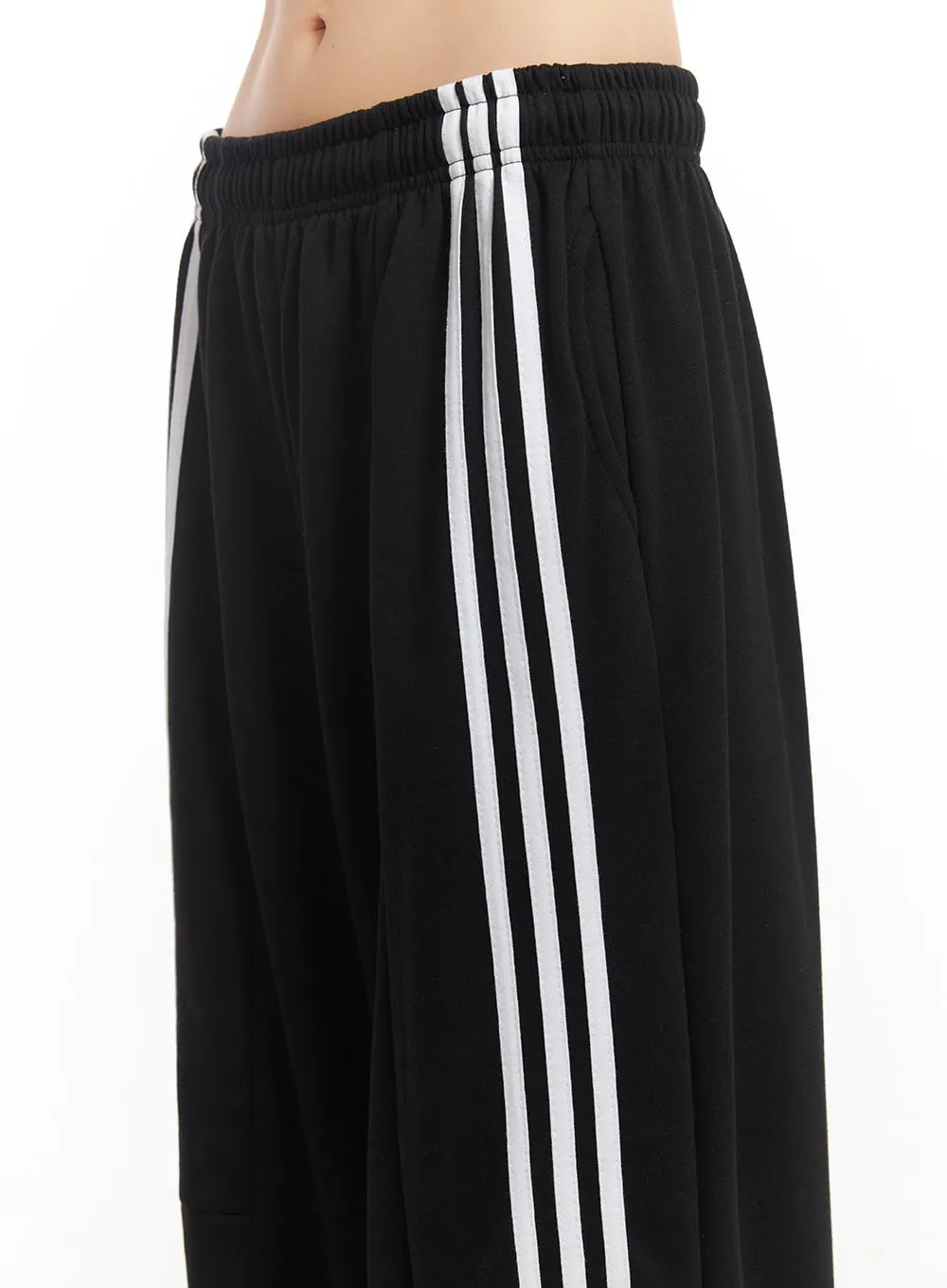 Striped Wide-Fit Sweatpants CA523