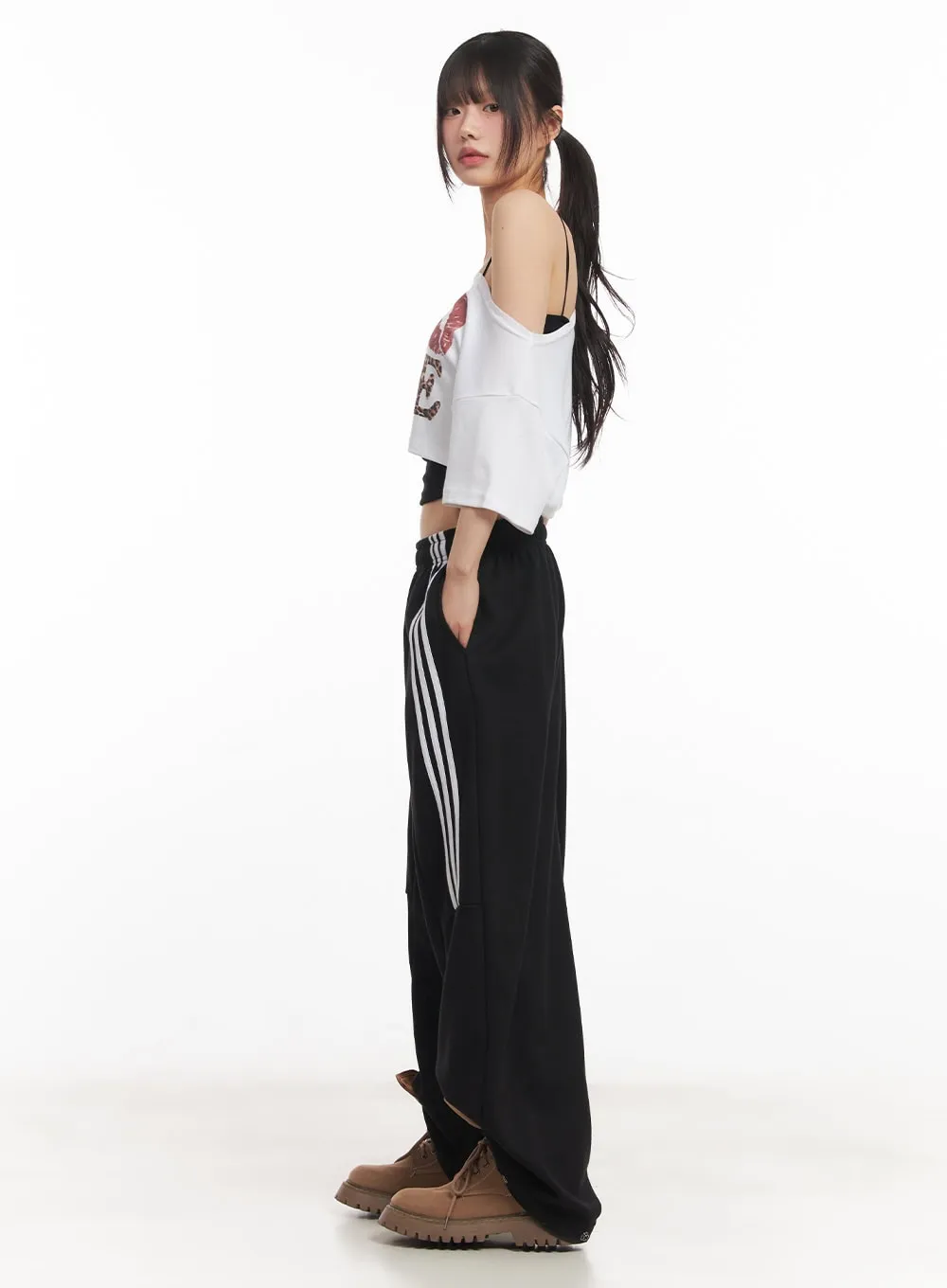 Striped Wide-Fit Sweatpants CA523