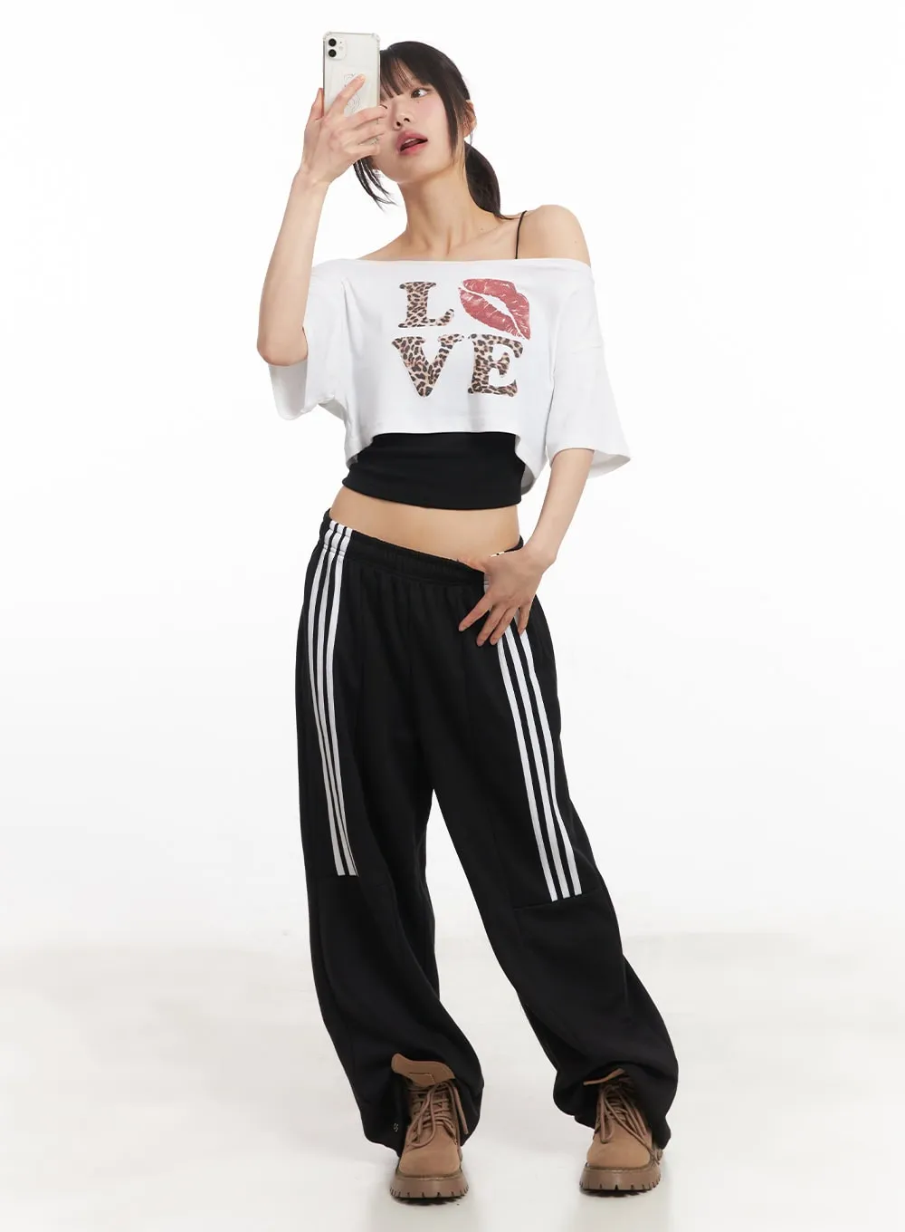 Striped Wide-Fit Sweatpants CA523