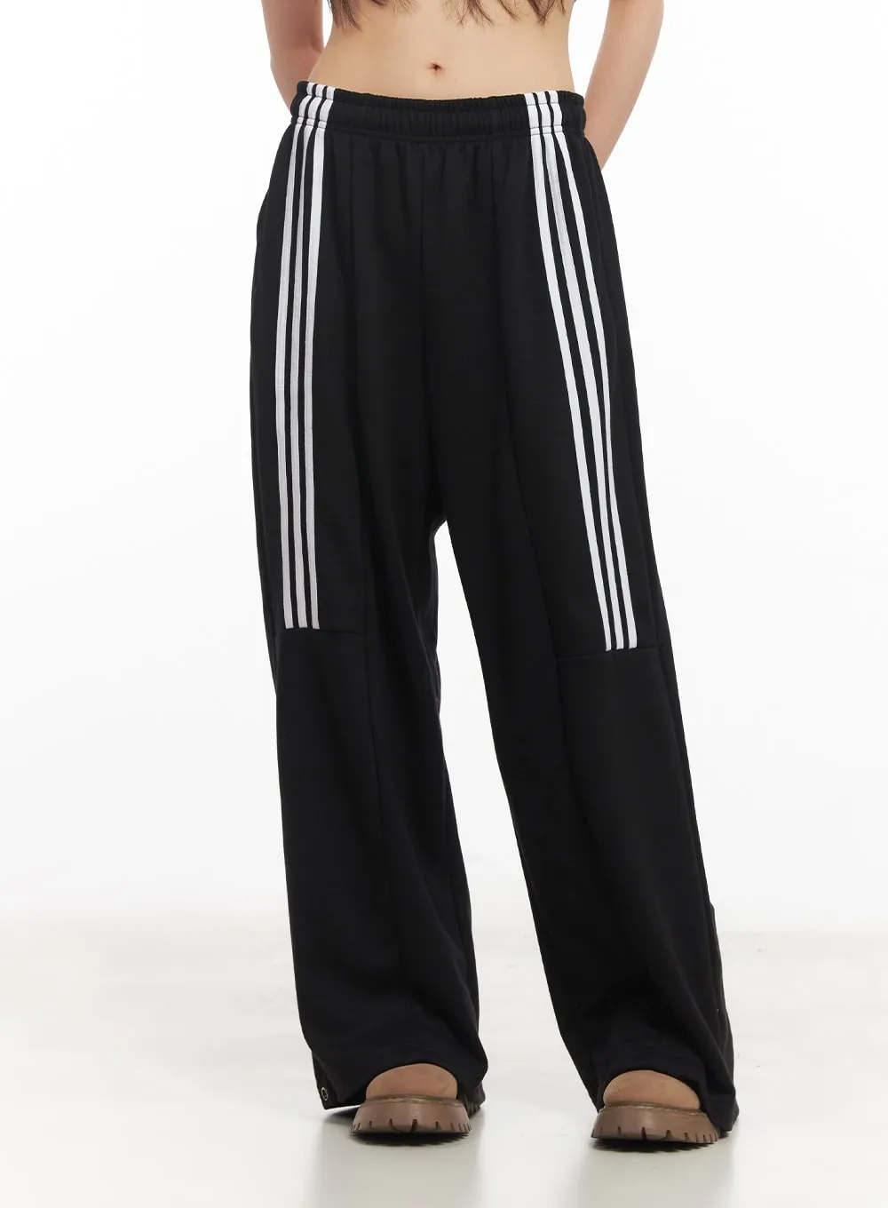 Striped Wide-Fit Sweatpants CA523